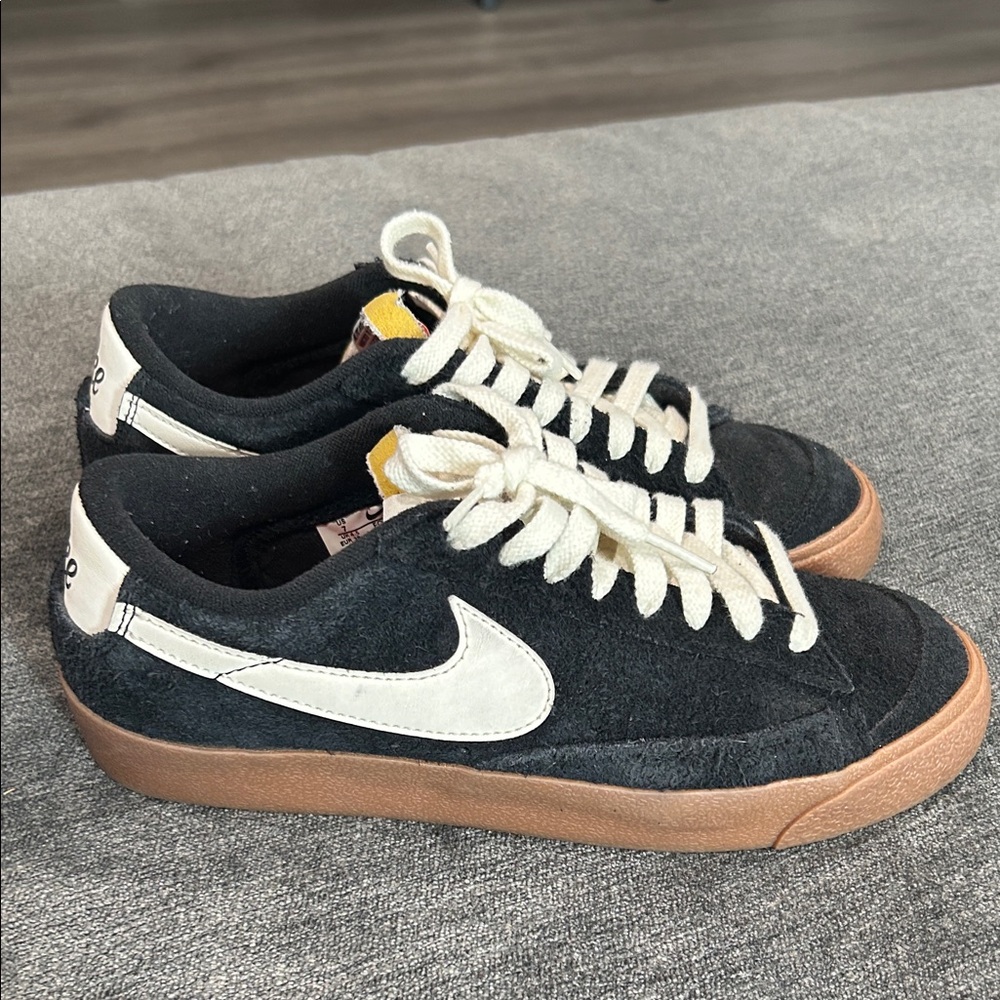 Nike Women's Blazer Low '77 Vintage